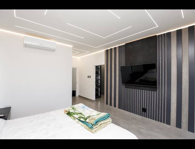 4 BEDROOM TOWNHOUSE FOR SALE IN LA LUCIA